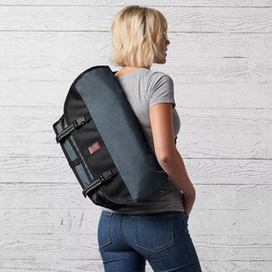 Unisex Chrome Citizen Messenger Bag 13x22x7 NWT